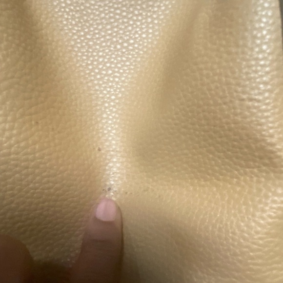 Steve Madden Lucia Large Tan Tote Bag
Detachable straps, multiple compartments - Picture 5 of 11